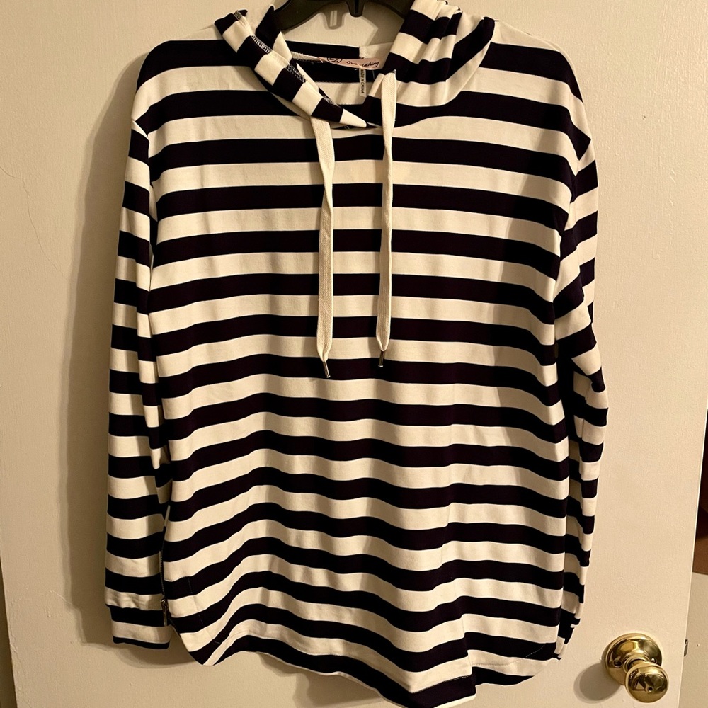 NWT E2 clothing navy and cream stripe top w hood and elbow patches